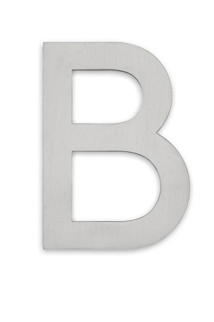 Bokstav "B" i metall med en borstad finish mot en vit bakgrund.