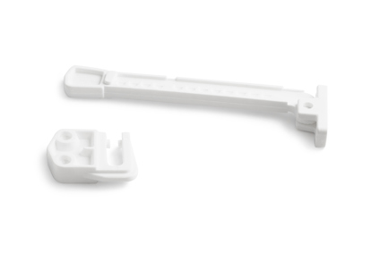 Vit fönsterhållare med två delar; en lång arm och en mindre bas med hål för montering.