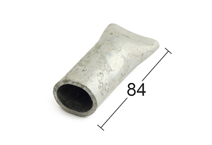 Metallrör med oval form och längdangivelse 84 i millimeter.