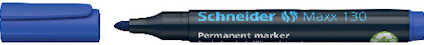 Blå märkpenna med avtagbar kork. Text på pennan: "Schneider Maxx 130 Permanent marker".