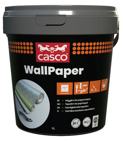 Hink med tapetlim av märket Casco, svart med orange detaljer och text "WallPaper". Illustration av rullar och verktyg.