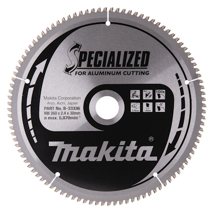 Rund sågklinga med text "Makita" och "Specialized for aluminum cutting", samt flera symboler tryckta på ytan.