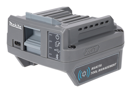 Makita XGT adapter för verktygshantering, grå och svart med USB-port och indikatorer.