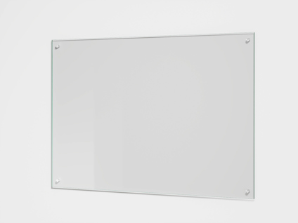 Rektangulärt klart glas med fyra synliga fästdon i hörnen mot en vit bakgrund.