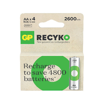 Förpackning med fyra GP ReCyko AA-batterier, 2600 mAh. Text: "Recharge to save 4800 batteries".