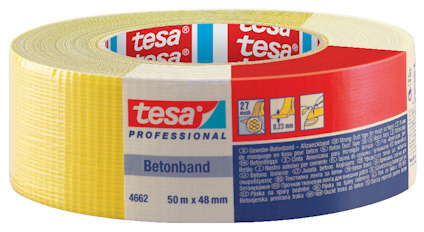 Rulle med gul tesa professionell betongtejp, etikett med text och produktinformation på flera språk.