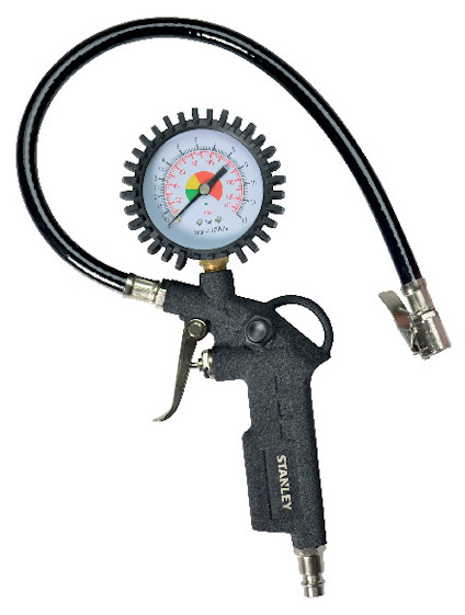 Luftpåfyllare med svart slang, runt manometer med färgade skalor och metallmunstycke. Märkt "Stanley".