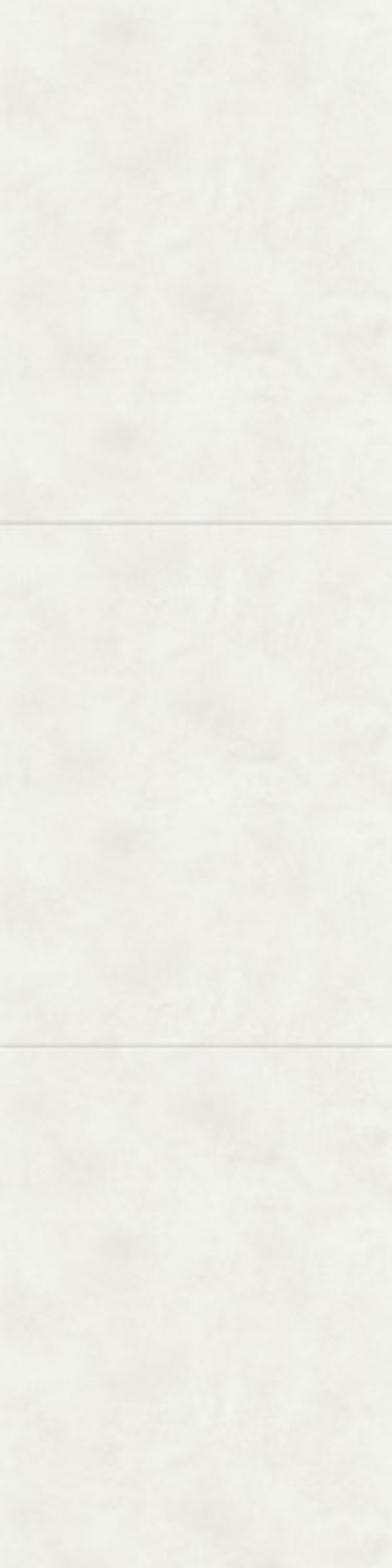 Ljusgrå väggskiva med en subtil marmorliknande yta och horisontella skåror som skapar rektangulära paneler.