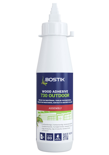 Vit flaska med skruvkork, märkt "Bostik Wood Adhesive 730 Outdoor" och texter om produktinformation.