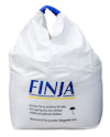 Vit storsäck med blå text "FINJA" och instruktioner. Övre delen av säcken har två handtag.