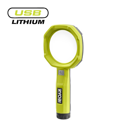 Förstoringsglas med inbyggd belysning och USB Lithium-märke. Grön och svart design med RYOBI-logotyp på handtaget.