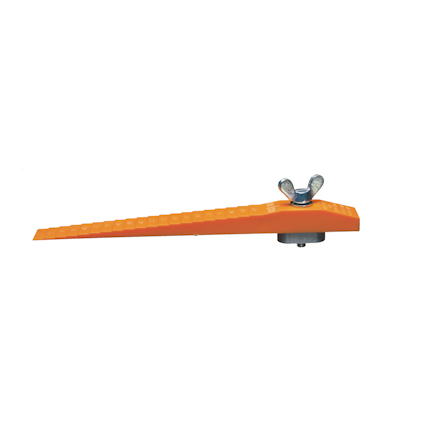 Orange kilformad komponent med metallfäste och vingmutter ovanpå.