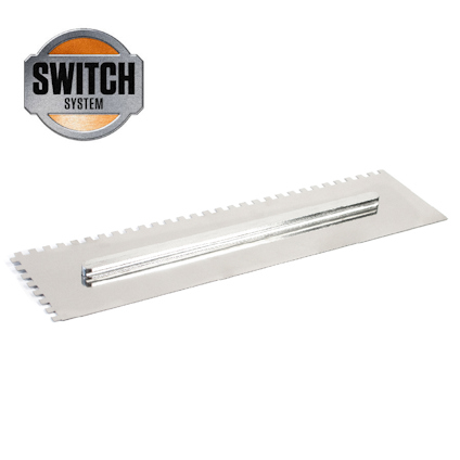 Rektangulärt metallblad med tänder längs ena kanten och logotypen "Switch System" i övre vänstra hörnet.