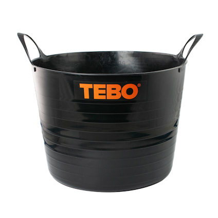 Svart plastbehållare med två handtag och orange text "TEBO" på sidan.