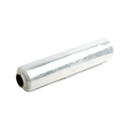 Transparent plastfilm rullad på en kartongkärna, placerad på en ljus bakgrund.
