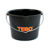 Svart hink med handtag och pip, märkt med texten "TEBO" i orange.