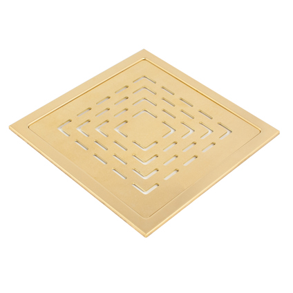 Fyrkantig golvbrunnssil i äkta mässing med ett geometriskt mönster av parallella slitsar.
