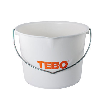 Vit plasthink med pip, metallhandtag och texten "TEBO" i orange på sidan.