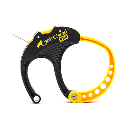Svart och gul kabelklämma med texten "Cable Clamp PRO" på sidan.