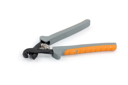 Papegojtång med grå och orange softgrip-handtag.