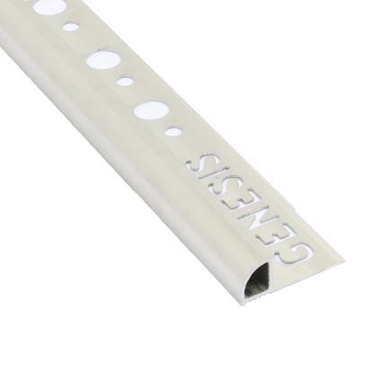 Aluminiumslist med borstfinish och perforeringar, märkta med texten "GENESIS".