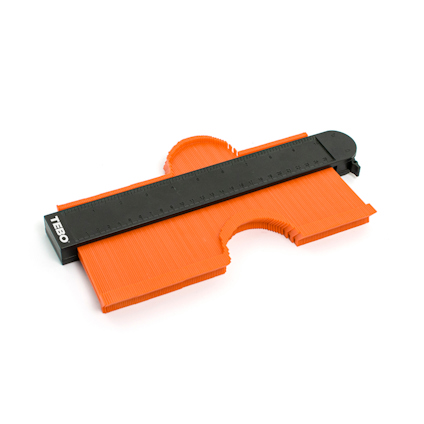 Orange konturmall med svart skala och texten "TEBO" på sidan.