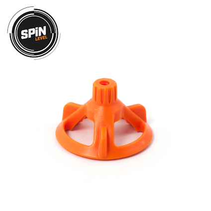 Orange nivåhatt med flera stödpinnar och ett runt basstöd. Texten "SPIN LEVEL" finns i övre vänstra hörnet.