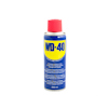 Sprayburk med blå etikett och gul logotyp "WD-40", röd kork. Text på flera språk, inklusive engelska och svenska.