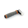 Handverktyg med grått och orange handtag samt ett metallblad i vinkel.