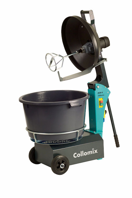 Rotationsmixer från Collomix med stor svart blandarhink och hjul för enkel förflyttning.