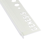 Aluminiumprofil med perforeringar och texten "GENESIS" stansad i materialet.
