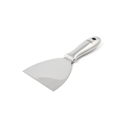 Stålspackel med flexibelt blad och ergonomiskt handtag.