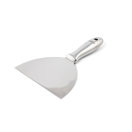 Stålspackel med vitt ergonomiskt handtag och bred metallblad.