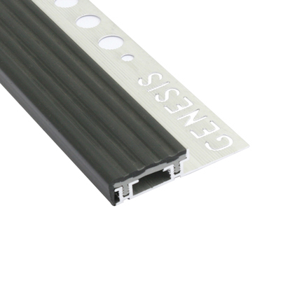 Trappnos i svart aluminium och PVC med perforerad kant för fastsättning.