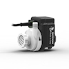 Elektrisk vattenpump med svart hölje, vitt fäste och kabel. Märkt "Battipav Made in Italy".