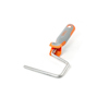 En orange och grå rollerhållare med plasthandtag och metallarm.
