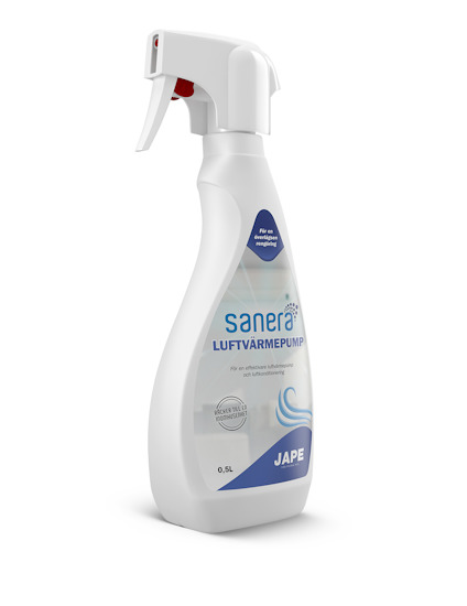 Sprayflaska med etiketttexten "sanera LUFTVÄRMEPUMP" och "JAPE", med en volym på 0,5 L.