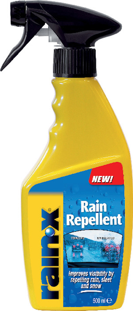 Sprayflaska med gul etikett och svart spraymunstycke, märkt "Rain-X Rain Repellent".