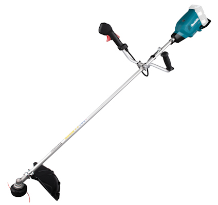 Röjsåg/trimmer med långt skaft, blå motorenhet, svarta handtag och skydd, samt trimmerhuvud med linor.