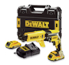 Skruvdragare med batterier, laddare och hårdplastväska, märkt "DEWALT".