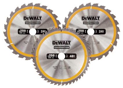 Tre cirkelsågklingor med orange detaljer och märket "DeWalt" synligt på varje klinga.