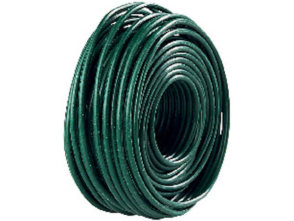 Grön plastpåse med elastisk, spirallindad tråd.