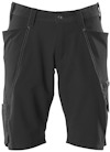 Svarta shorts med flera fickor och bälteshällor, designade med synliga sömmar.