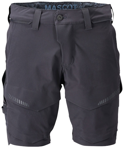 Mörkblå shorts med fickor och bältesöglor, samt texten "MASCOT" på insidan av midjan.