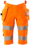 Orange shorts med reflexband runt benen, flera fickor och hällor för verktyg.
