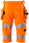 Orange shorts med reflexband och flera fickor, etikett visar "MASCOT SAFE".