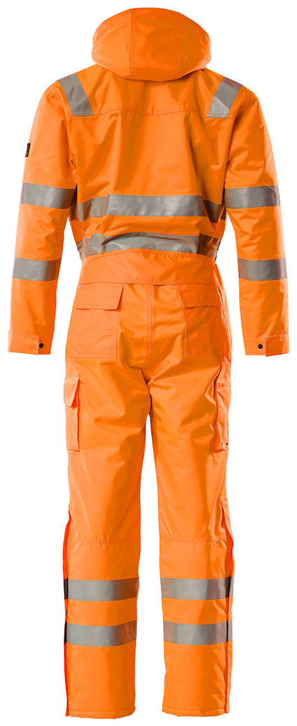 Orange skyddsoverall med reflekterande ränder på armar, ben och rygg, huva synlig bakifrån.