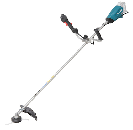 Grästrimmer med långt skaft, handtag med rött reglage och blå motorenhet med Makita-logotypen.