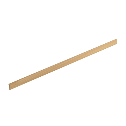 Trälist i ljus ek med slät yta, sedd diagonalt från sidan mot vit bakgrund.