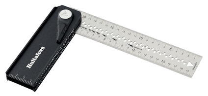 Svart och silver smygvinkel med gradskiva och millimeterskala. Märket Hultafors syns på det svarta handtaget.
